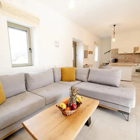 Castillo Ena Villa *