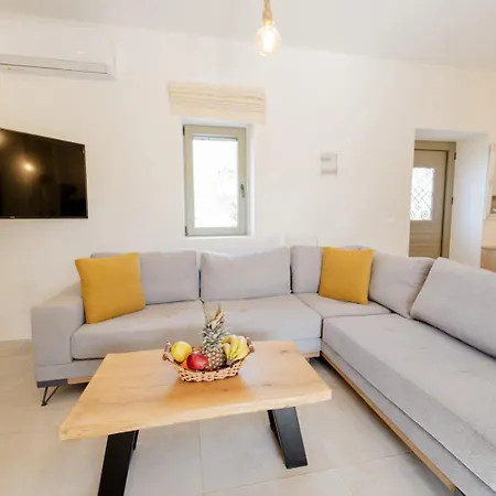 Castillo Ena Agios Nikolaos (Mani)