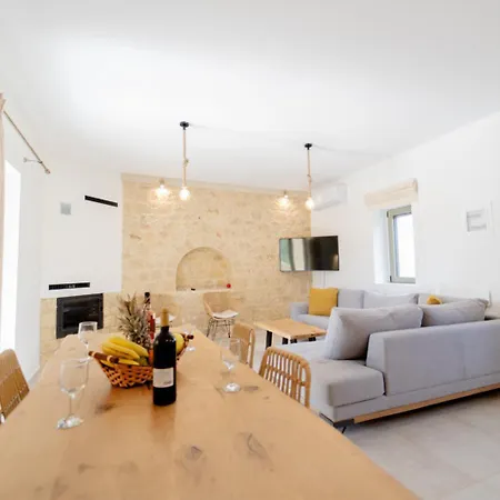 Castillo Ena Villa *