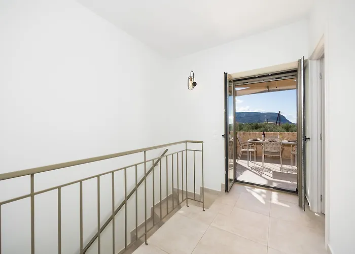 Castillo Ena * Agios Nikolaos (Mani)